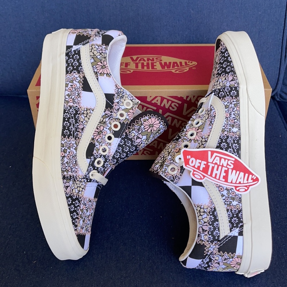 Vans Women’s Old Skool Patchwork Floral Sneakers - Picture 12 of 16